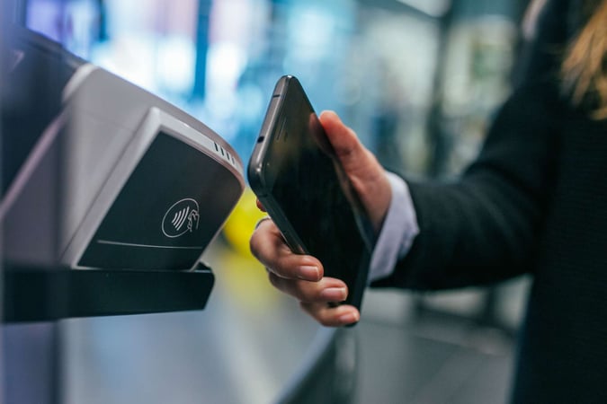 wireless payment with phone (picture for How CloverDX Benefits the FinTech Industry blog)
